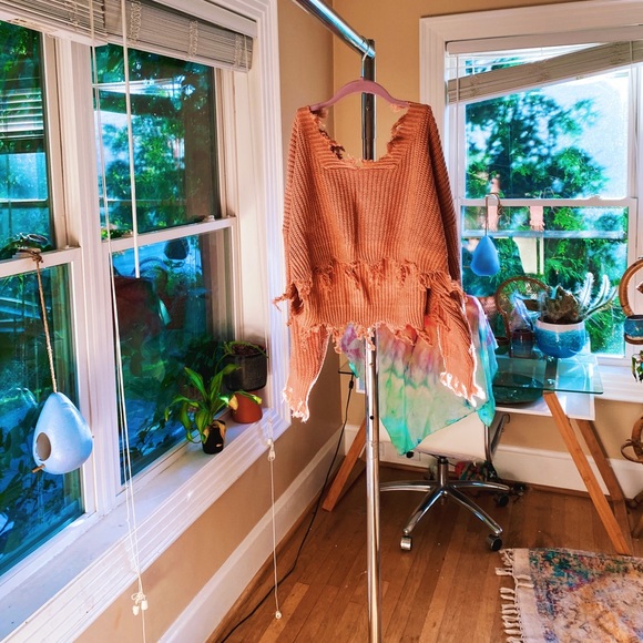 Distressed Cropped Gemini Sweater 🥰 V Neck - Picture 3 of 11